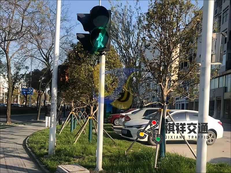 Solar blinker for road